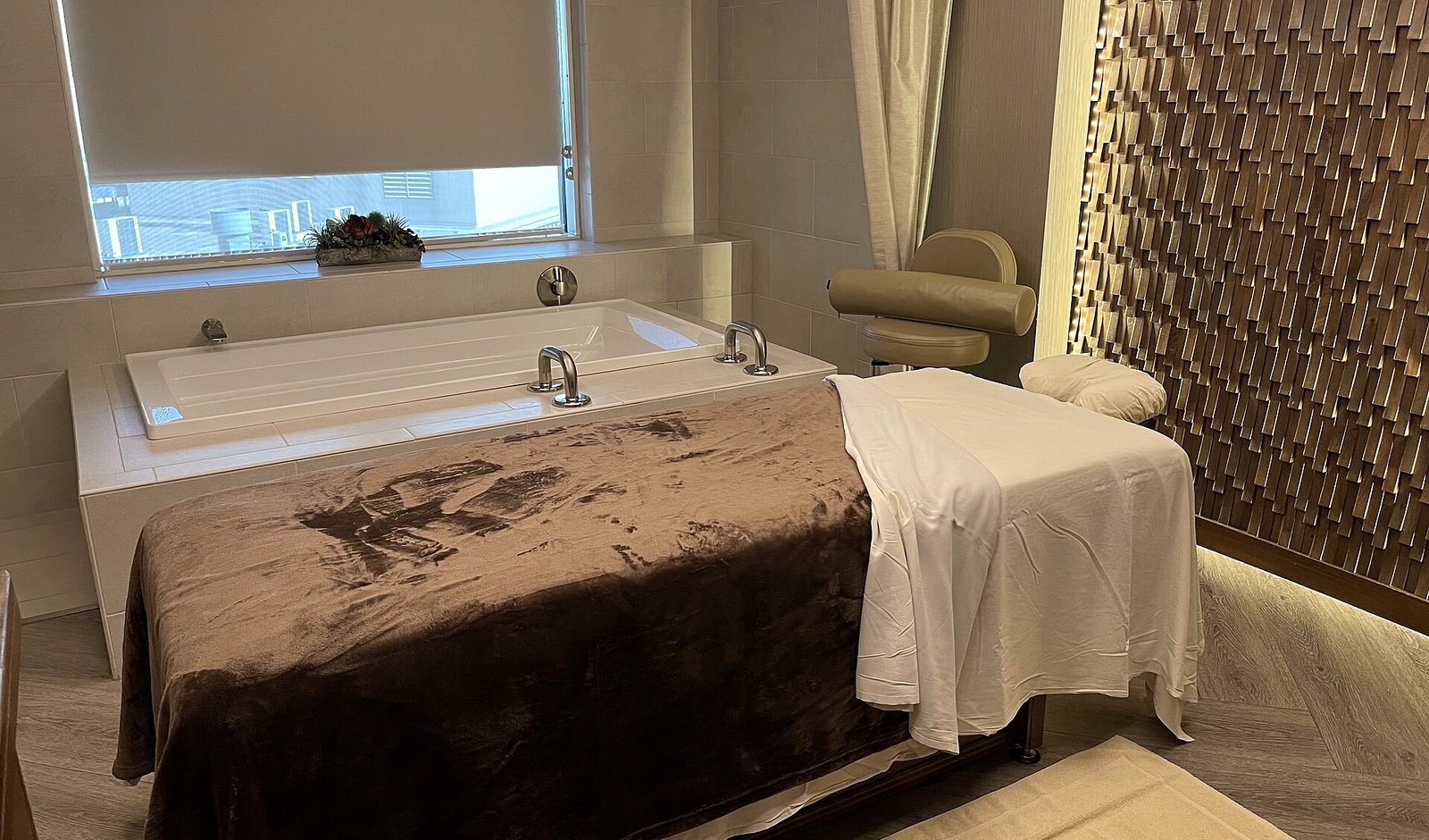 Thị trường spa khu dân cư đang thay đổi. Khách chọn nơi gần nhà để tiết kiệm thời gian, nhưng không còn chấp nhận trải nghiệm thiếu tư vấn hoặc quy trình chăm sóc sau ca sơ sài.